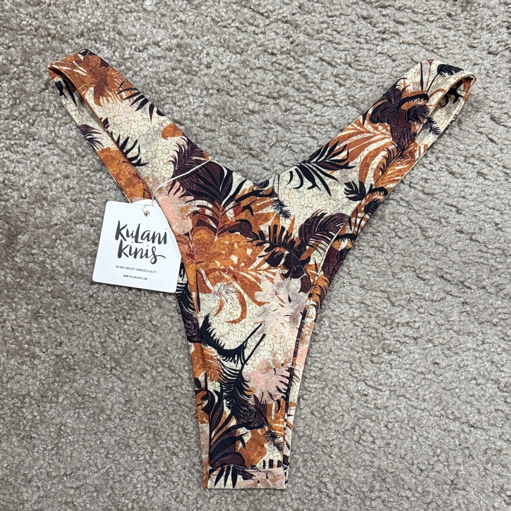 Kulani Kini’s bikini - Picture 6 of 7